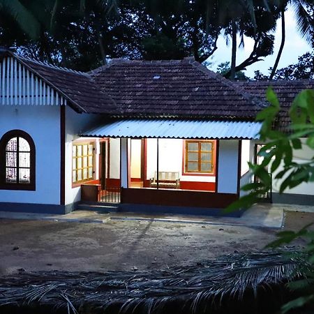 Bb Home Kumbla Luaran gambar