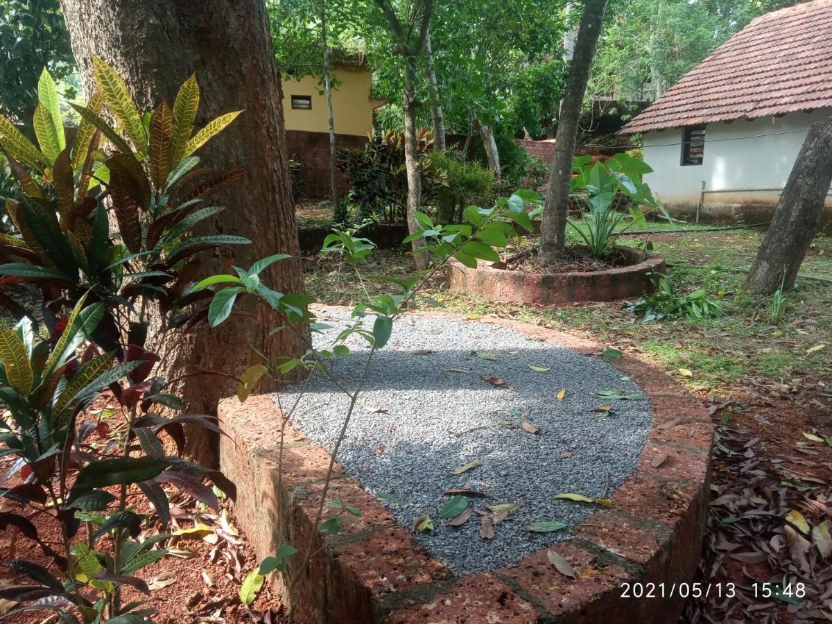 Bb Home Kumbla Luaran gambar